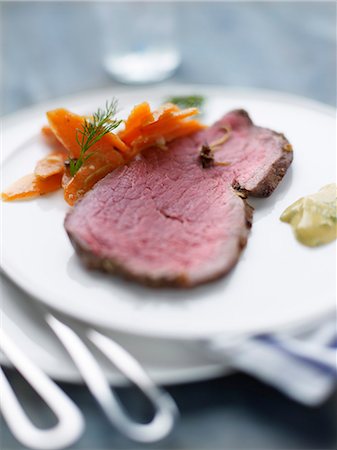 simsearch:825-05985340,k - Slice of roast beef with carrots ,tarragon and mustard sauce Stock Photo - Rights-Managed, Code: 825-06818180