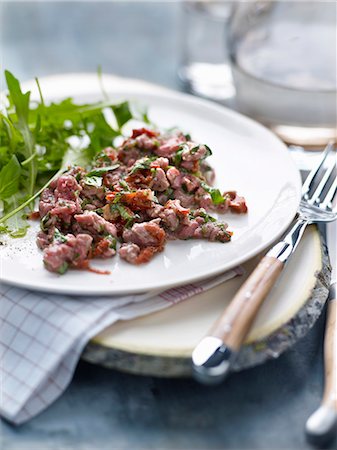 simsearch:825-06816695,k - Duck tartare with herbs and confit tomatoes Photographie de stock - Rights-Managed, Code: 825-06818182