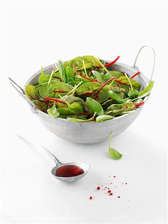 simsearch:652-07655482,k - Baby spinach leaf and beetroot leaf salad,spoonful of vinaigar Stock Photo - Rights-Managed, Code: 825-06818227