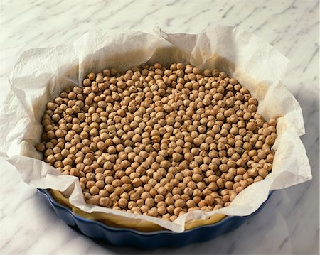 simsearch:652-07655476,k - Placing wax paper and chickpeas in the mould to cook before garnishing Photographie de stock - Rights-Managed, Code: 825-07075813