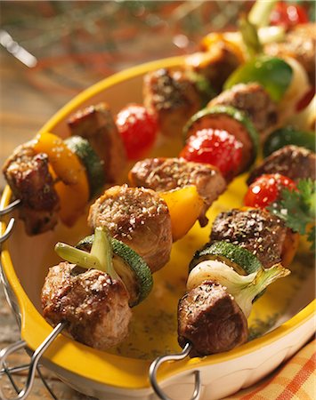 simsearch:825-02307332,k - Meat and vegetable brochettes Stockbilder - Lizenzpflichtiges, Bildnummer: 825-07075865