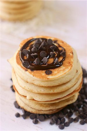 Chocolate chip pancakes Foto de stock - Con derechos protegidos, Código: 825-07076394