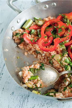 simsearch:652-05809055,k - Rice with tomatoes,red peppers,green asparagus and leeks Photographie de stock - Rights-Managed, Code: 825-07076457