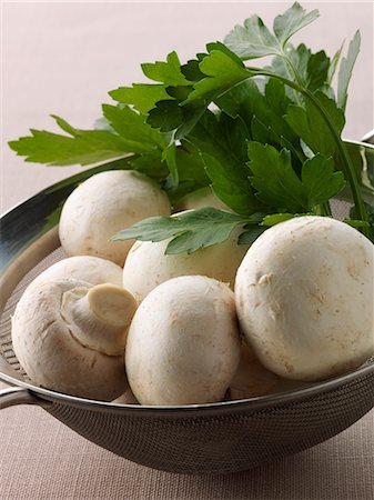 flat leaf parsley - Button mushrooms Foto de stock - Con derechos protegidos, Código: 825-07076525