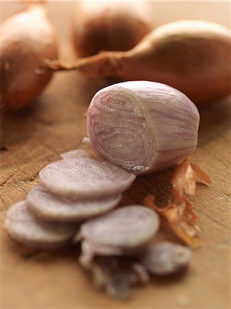 simsearch:825-07078253,k - Slicing shallots Stock Photo - Rights-Managed, Code: 825-07076533