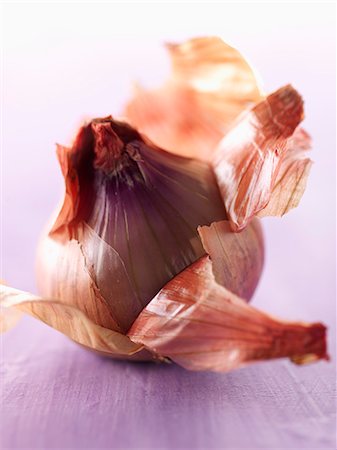 simsearch:825-07077874,k - Peeling an onion Photographie de stock - Rights-Managed, Code: 825-07076590