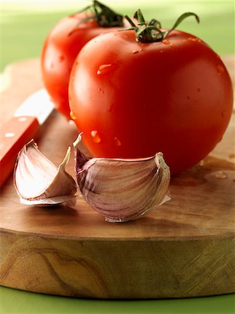 simsearch:825-05815301,k - Tomatoes and garlic Foto de stock - Direito Controlado, Número: 825-07076600