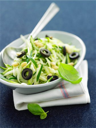 simsearch:652-07655200,k - Grated zucchinis with pine nuts and olives Photographie de stock - Rights-Managed, Code: 825-07076625