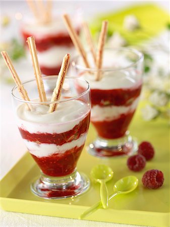 simsearch:825-07077437,k - Raspberry desserts Foto de stock - Con derechos protegidos, Código: 825-07076657