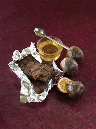 simsearch:825-05815519,k - Passion fruit ,milk chocolate and acacia honey Stock Photo - Rights-Managed, Code: 825-07076682