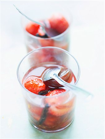 simsearch:652-03801585,k - Tomato and strawberry soup with vanilla and lime Foto de stock - Con derechos protegidos, Código: 825-07076731