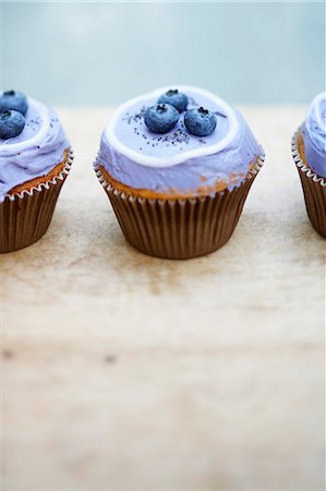 simsearch:652-07655854,k - Blueberry cupcakes Stock Photo - Rights-Managed, Code: 825-07076766