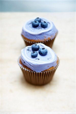 simsearch:825-06816057,k - Blueberry cupcakes Foto de stock - Con derechos protegidos, Código: 825-07076767