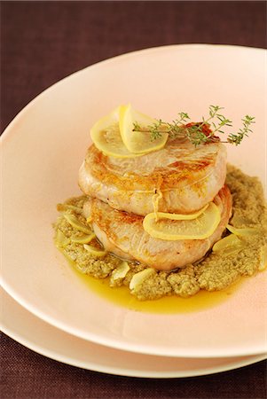 simsearch:825-02307816,k - Lamb fillets with green olive tapenade ,confit citrus and colombo Stockbilder - Lizenzpflichtiges, Bildnummer: 825-07076835