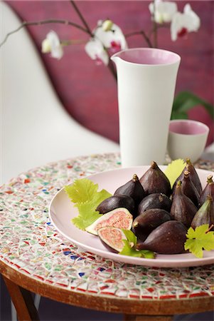 simsearch:825-07077874,k - Plate of fresh figs Photographie de stock - Rights-Managed, Code: 825-07076844