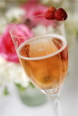 Champagne with wild strawberries Stock Photo - Rights-Managed, Code: 825-07076846