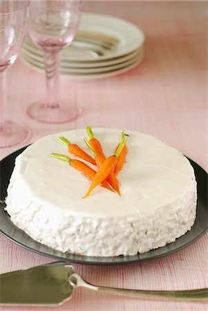 simsearch:825-07078369,k - Carrot cake Stockbilder - Lizenzpflichtiges, Bildnummer: 825-07076859