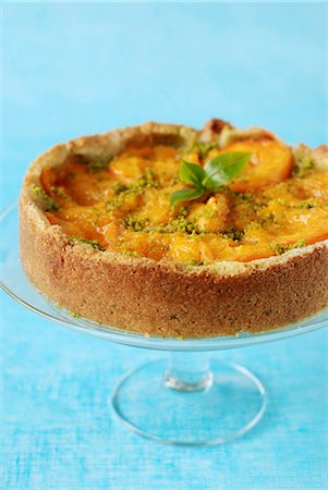 simsearch:825-06316796,k - Apricot and pistachio shortbread tart Photographie de stock - Rights-Managed, Code: 825-07076879