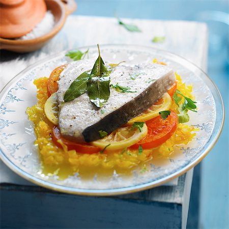 pez espada - Swordfish,lemon and bay leaf Tajine Foto de stock - Con derechos protegidos, Código: 825-07076995