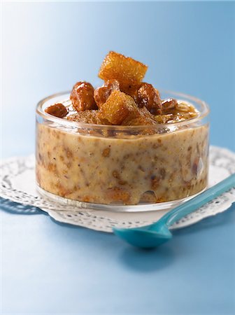 simsearch:825-07078295,k - Frangipane mousse with crunchy honey bread cubes Photographie de stock - Rights-Managed, Code: 825-07077009