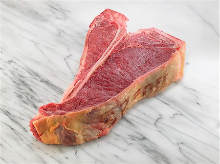 Raw T-bone steak Photographie de stock - Rights-Managed, Code: 825-07077048