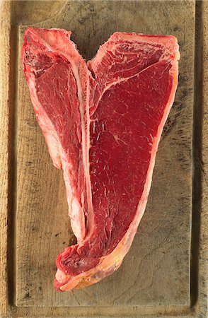 Raw T-bone steak on a chopping board Stock Photo - Rights-Managed, Code: 825-07077051