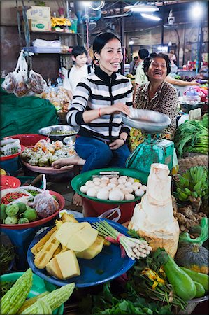 simsearch:825-07077191,k - Woman selling vegetables on the Siem Reap market,Cambodia Stock Photo - Rights-Managed, Code: 825-07077154