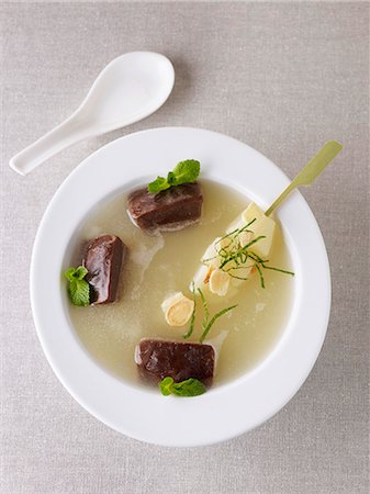 simsearch:652-03804341,k - Pear soup with chocolate fondants Foto de stock - Con derechos protegidos, Código: 825-07077150