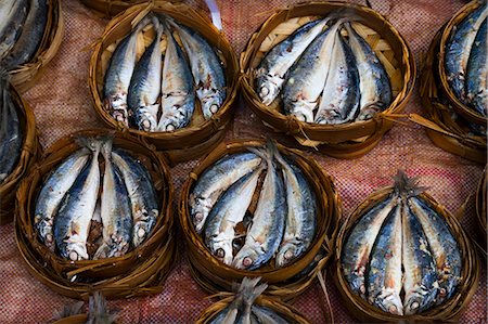 simsearch:825-03628812,k - Baskets of cooked fish on a stall at the market in Luang Prabang, Laos Stockbilder - Lizenzpflichtiges, Bildnummer: 825-07077186