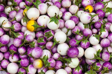 simsearch:825-07077369,k - Eggplants on a stall at the market in Luang Prabang, Laos Stock Photo - Rights-Managed, Code: 825-07077193