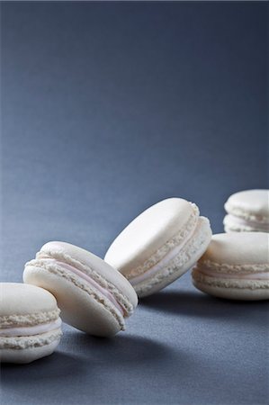 simsearch:652-05806697,k - Coconut macaroons Photographie de stock - Rights-Managed, Code: 825-07077210
