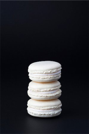 simsearch:652-06818814,k - Coconut macaroons Photographie de stock - Rights-Managed, Code: 825-07077220