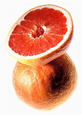 simsearch:825-07078253,k - Cut-out pink grapefruit Foto de stock - Con derechos protegidos, Código: 825-07077282