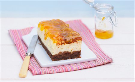 simsearch:652-07655526,k - Cheesecake terrine Photographie de stock - Rights-Managed, Code: 825-07077345