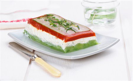 simsearch:825-07523209,k - Cucumber and tomato terrine Stockbilder - Lizenzpflichtiges, Bildnummer: 825-07077350