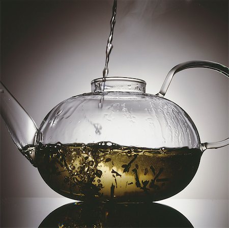 simsearch:652-03803997,k - Preparing tea in a glass teapot Stock Photo - Rights-Managed, Code: 825-07077406