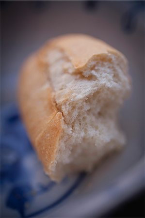 simsearch:825-07077747,k - Piece of bread Photographie de stock - Rights-Managed, Code: 825-07077412