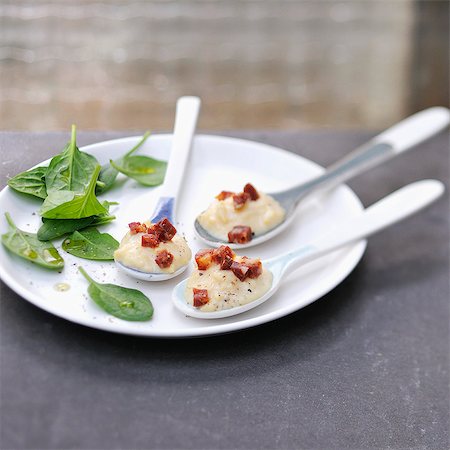 simsearch:652-05806682,k - Spoonfuls of scrambled eggs with diced chorizo Foto de stock - Con derechos protegidos, Código: 825-07077426