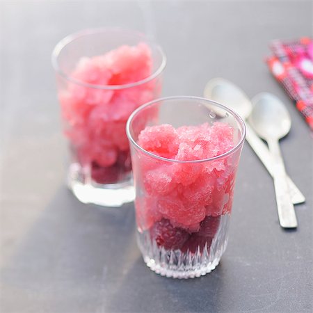 simsearch:825-07077130,k - Raspberry granita Photographie de stock - Rights-Managed, Code: 825-07077438