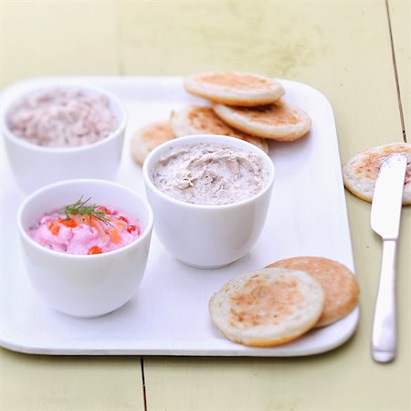 simsearch:825-07077700,k - Tarama and seafood paté with mini blinis Photographie de stock - Rights-Managed, Code: 825-07077464