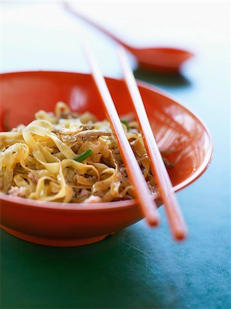 Sauteed pasta at the market Stockbilder - Lizenzpflichtiges, Bildnummer: 825-07077557