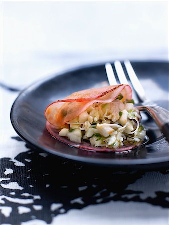 simsearch:825-05988858,k - Crab tartare with marinated radishes Photographie de stock - Rights-Managed, Code: 825-07077579