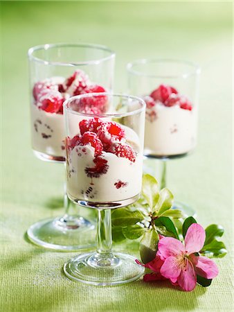 simsearch:652-07655572,k - Raspberry zabaliones Stock Photo - Rights-Managed, Code: 825-07077642