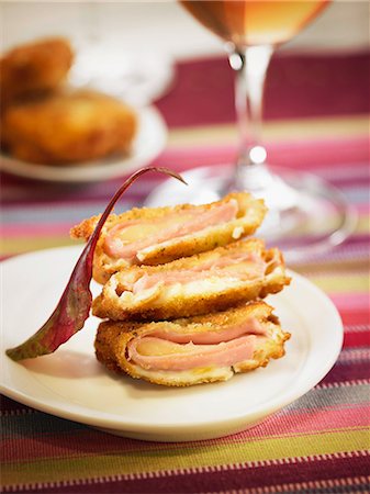 simsearch:825-07076919,k - Boiled ham, cheese and emmental breaded escalopes Photographie de stock - Rights-Managed, Code: 825-07077666