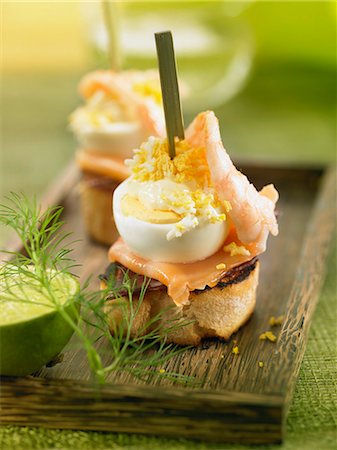 simsearch:825-05814211,k - Spanish ham,smoked salmon,shrimp ,egg and mayonnaise crostini Photographie de stock - Rights-Managed, Code: 825-07077688