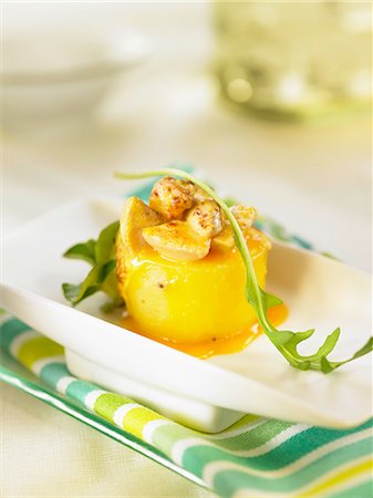 simsearch:652-03803247,k - Potato stuffed with foie gras,Brandy butter and Port Photographie de stock - Rights-Managed, Code: 825-07077708