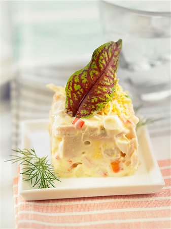 simsearch:825-07078203,k - Tuna,egg,potato and pepper Russian salad Photographie de stock - Rights-Managed, Code: 825-07077715