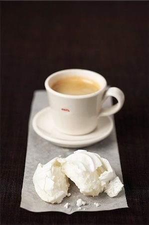 simsearch:825-06048597,k - Meringue and expresso Photographie de stock - Rights-Managed, Code: 825-07077730