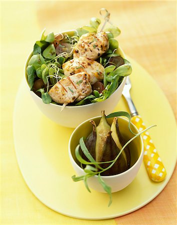 simsearch:652-05809615,k - Turkey brochette with corn lettuce,grapes and figs Photographie de stock - Rights-Managed, Code: 825-07077768