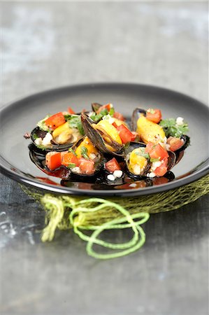 simsearch:825-07077706,k - Mussels with tomatoes an basil Photographie de stock - Rights-Managed, Code: 825-07077805